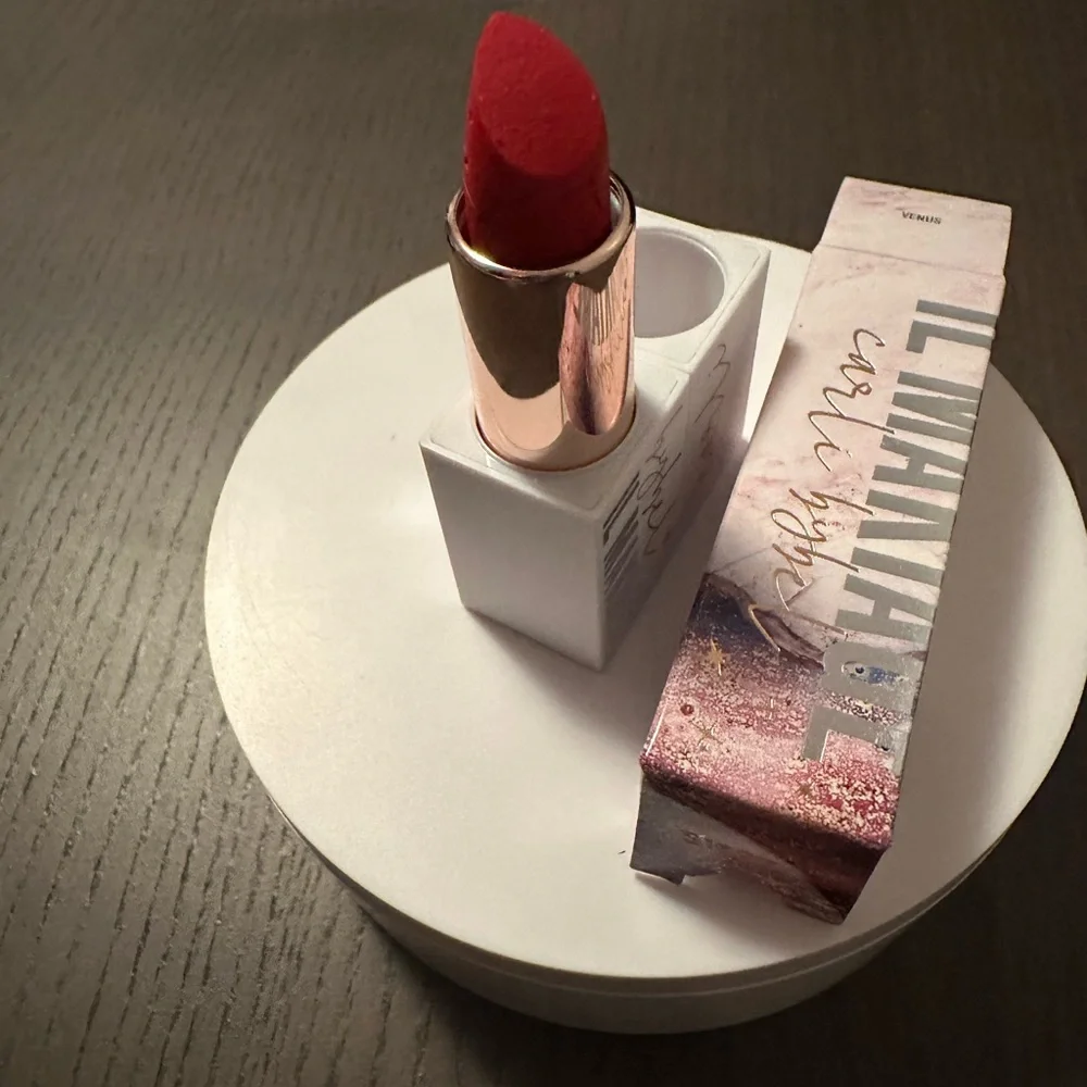 IL MAKIAGE x Carli Bybel Dirty Talk Matte Lip Color Venus Red Lipstick NIB